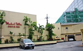 Mahal Kita Drive Inn  3*