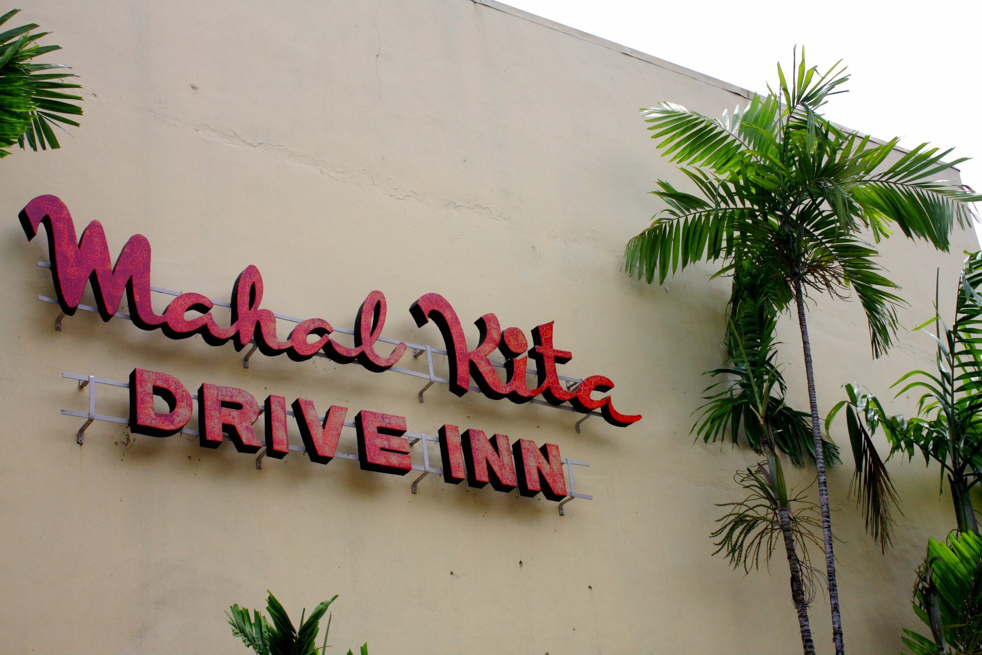 Mahal Kita Drive Inn Pasay Buitenkant foto